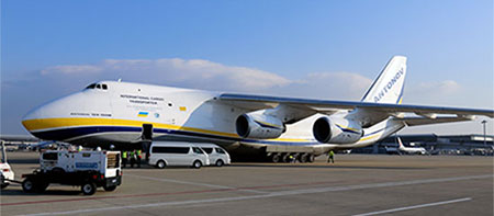 図2. 中部国際空港に到着した輸送機アントノフAn-124型機の画像