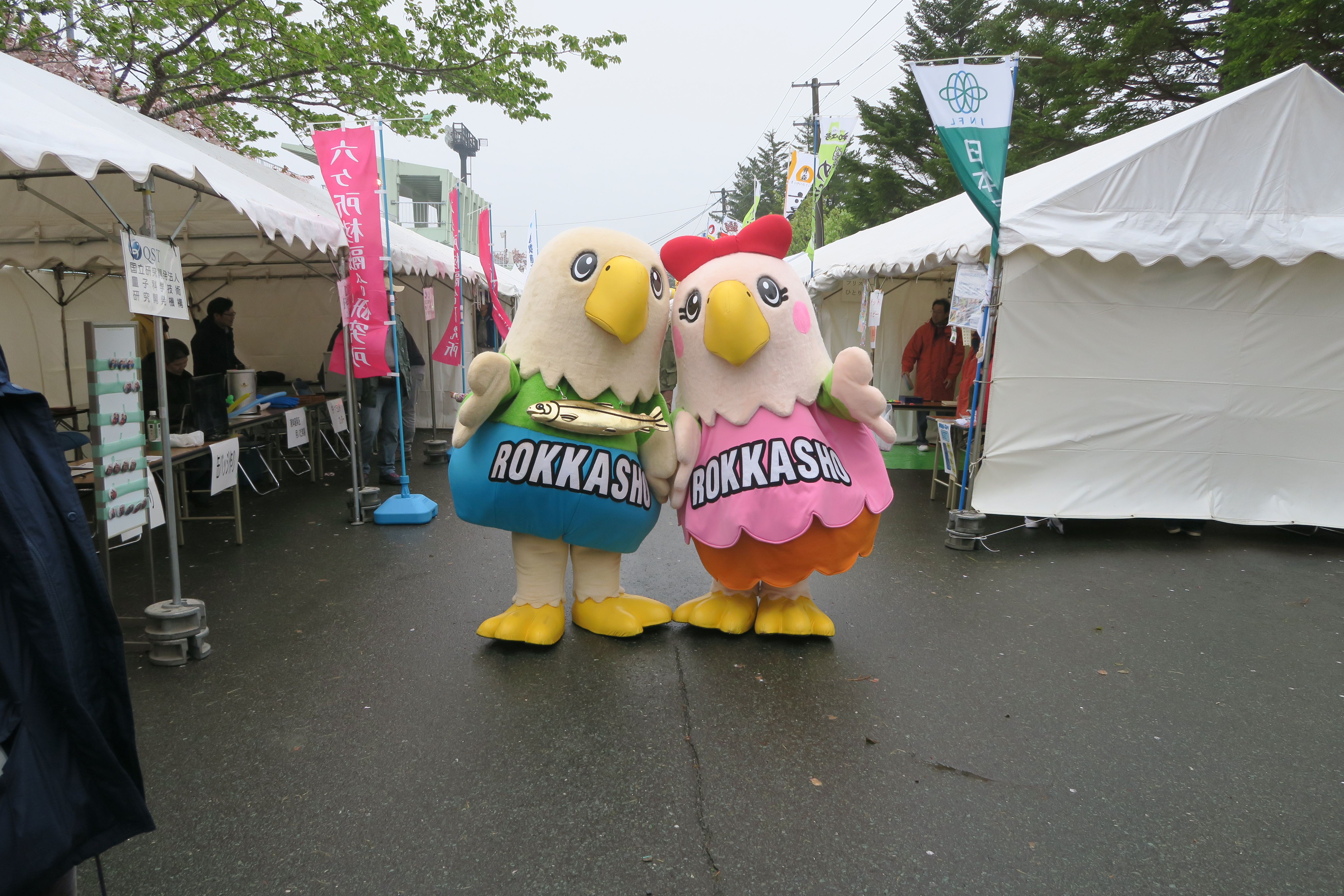 六ケ所村ゆるきゃらのロクジローとメジロちゃん（イェーイ！）の画像