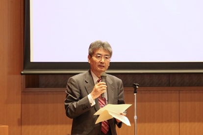 開会挨拶する平野理事長の写真