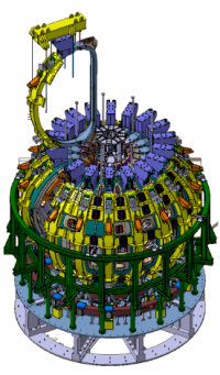 超伝導トロイダル磁場コイルのJT-60SAトカマク本体への据付けの様子(最終コイル)の画像