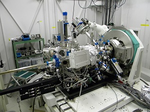 Surface X-ray diffractometer (BL11XU/QST)