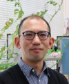 男性の顔