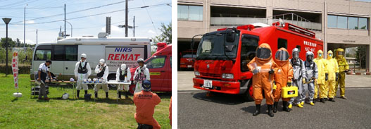 放医研のREMAT車両と千葉市消防局特殊災害対応車の写真