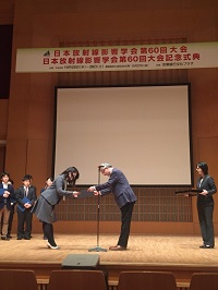 李　惠子 連携大学院生（左）と大会長