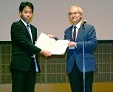 記念写真 高畠賢博士研究員