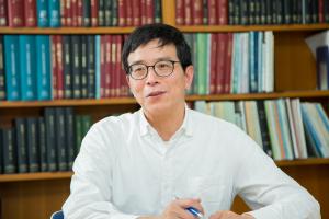 眼鏡の男性