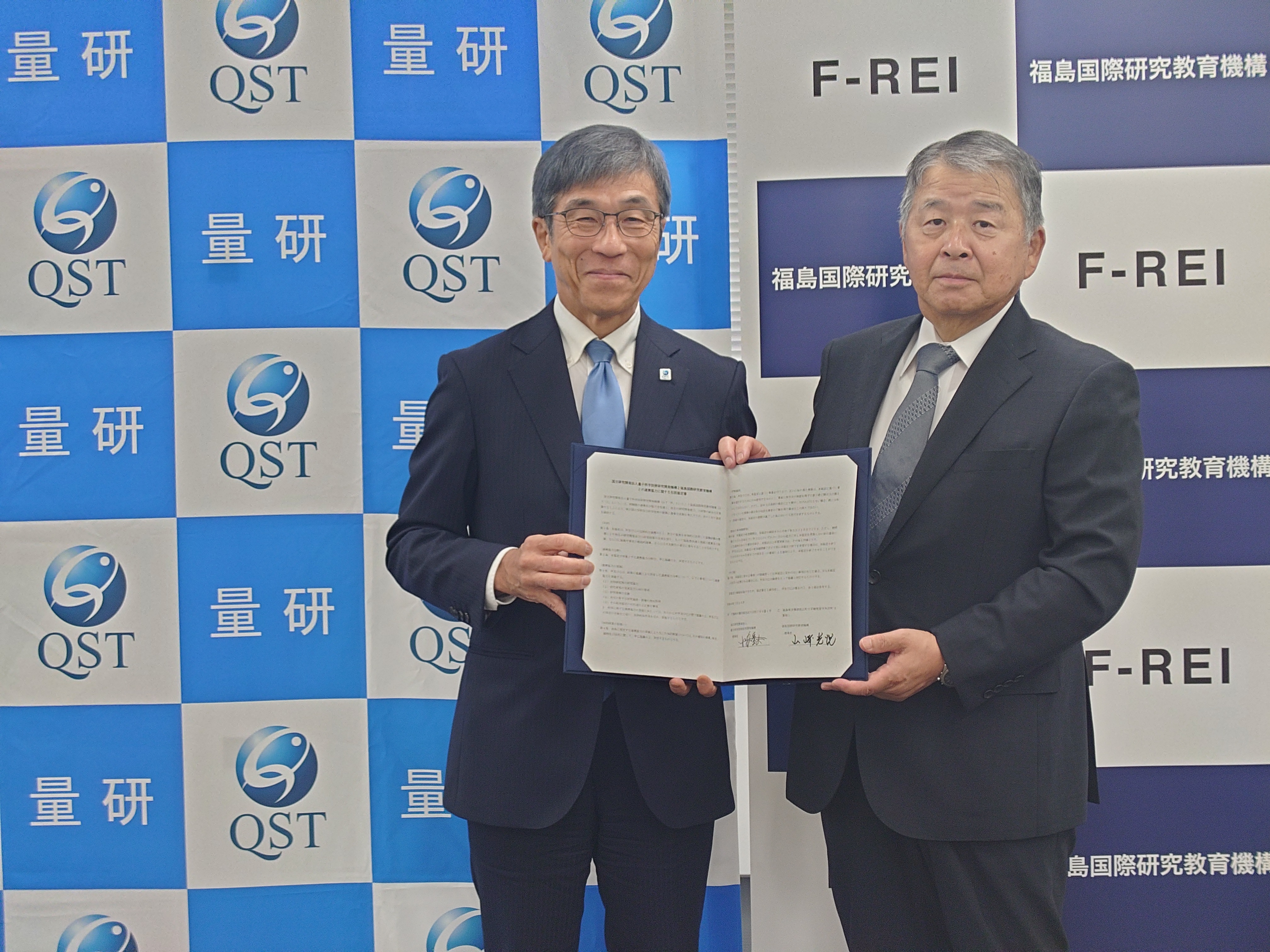 稜理事長と協定書