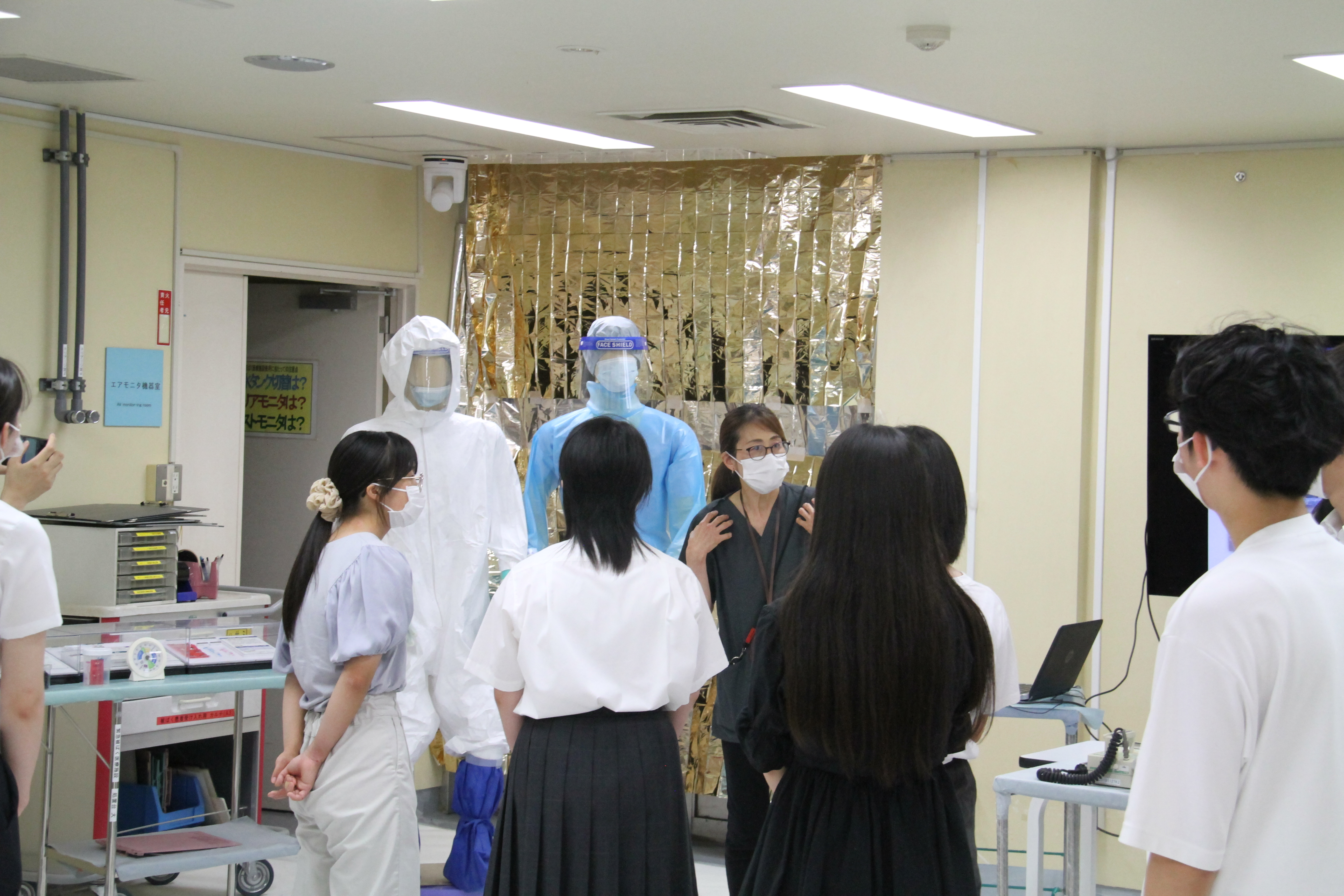 施設見学の様子（被ばく医療施設）