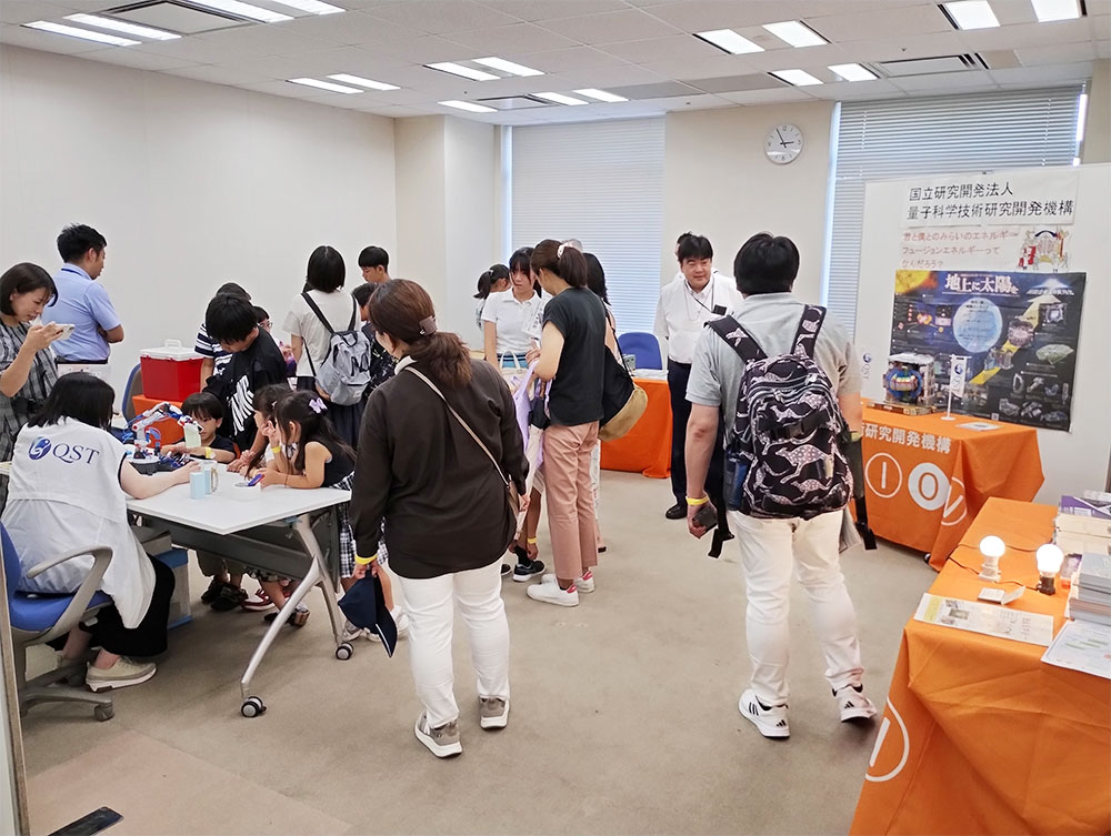 こども霞が関見学デーの様子1
