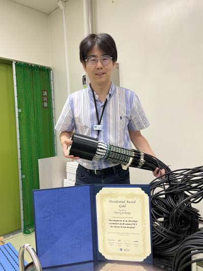 眼鏡をかけた男性