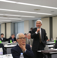 若手の人材育成にコメントする吉川元原研理事長