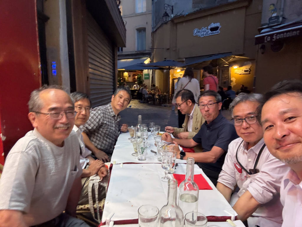 旧知の日本勢と会食の様子