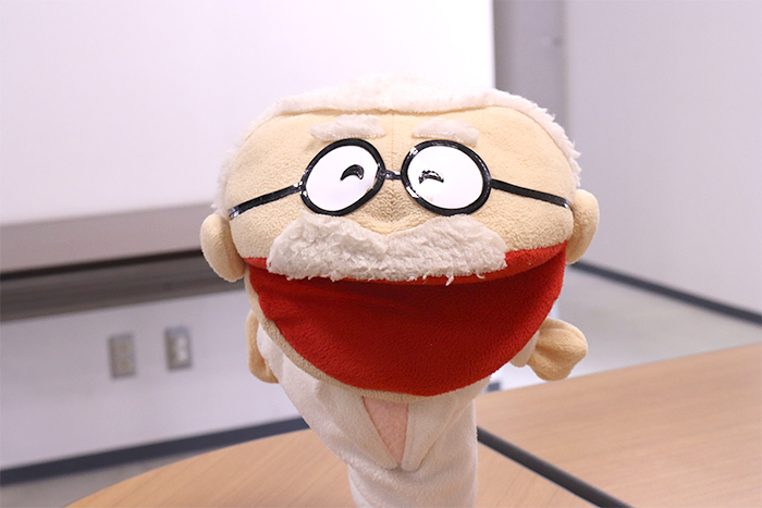 カナちゃんが勉強することを喜ぶなか博士