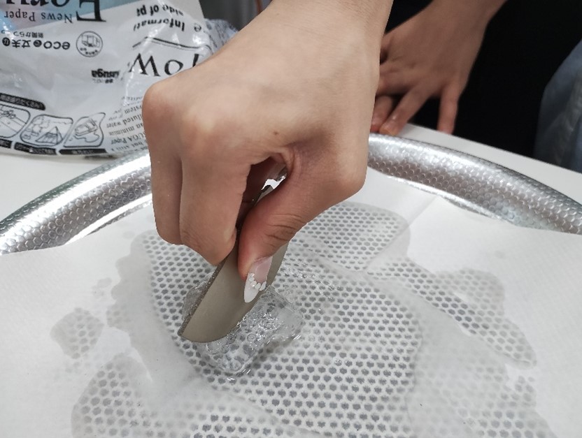 人工ダイヤで氷が真っ二つ！