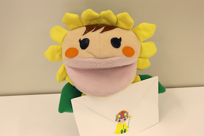 エネぎゅーんちゃんからの手紙にわくわくするカナちゃん