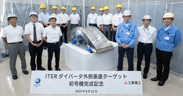 初号機完成記念の集合写真
