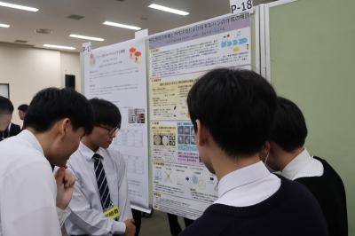 高校生科学研究発表会の様子。