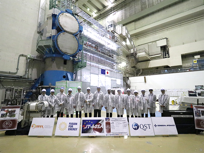 記念パネルへのサイン式