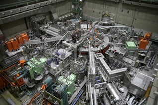 大型ヘリカル装置「LHD」画像