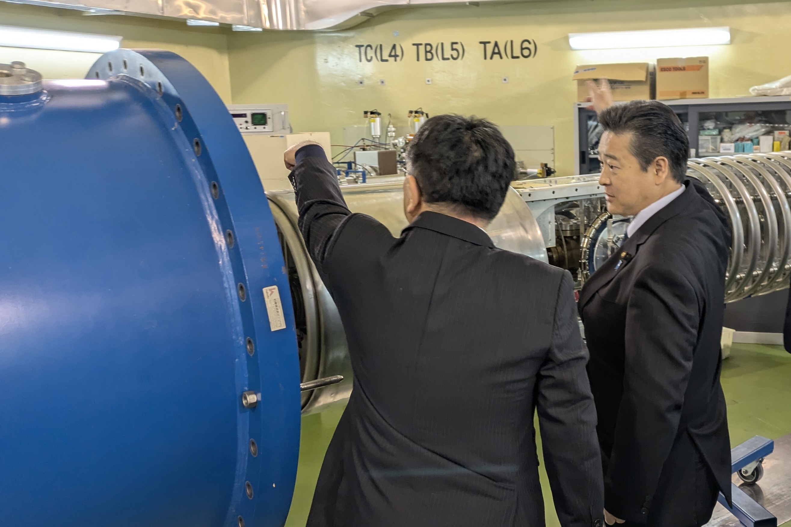 TIARA・タンデム加速器のご見学