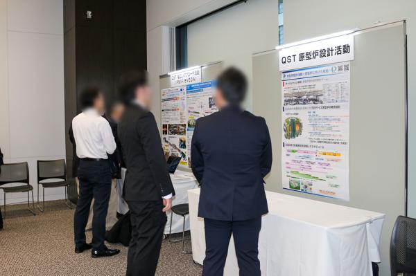 パネル展示の様子_QST2