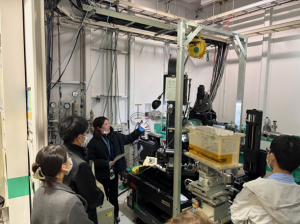 SPring-8 QST専用ビームライン見学ツアーの様子