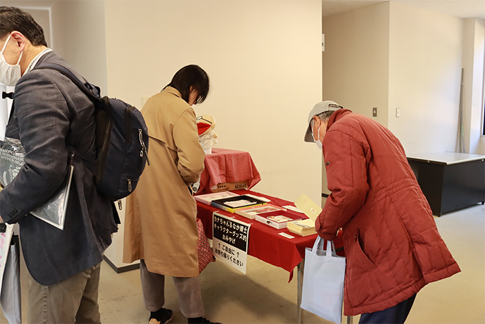 どんなお土産かな。是非見にきてね。 カナちゃんのお土産コーナーの様子