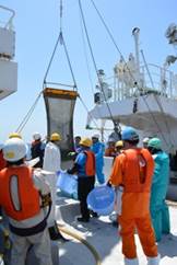 画像：福島沖の堆積物や底生生物の採取