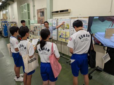 1号加速器の見学中！