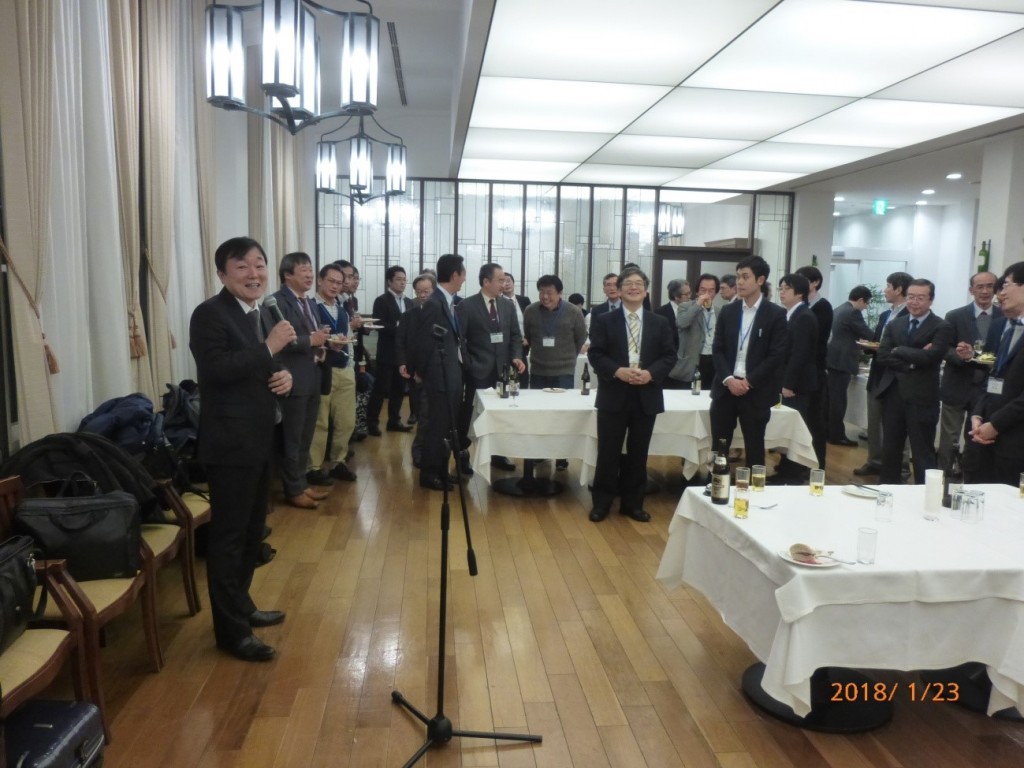 意見交換会でのあいさつする野田進教授（京大）