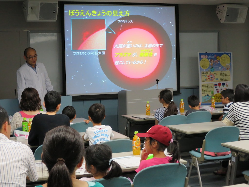 Dr. Plasma was a little nervous for his very first science cafeの画像