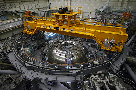 photo of Rotary crane installed for the tokamak assembly